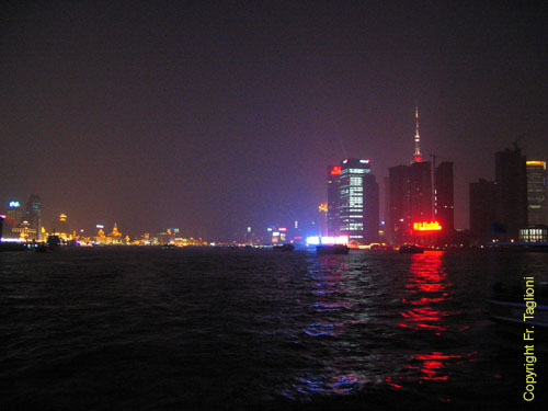Le Bund by night